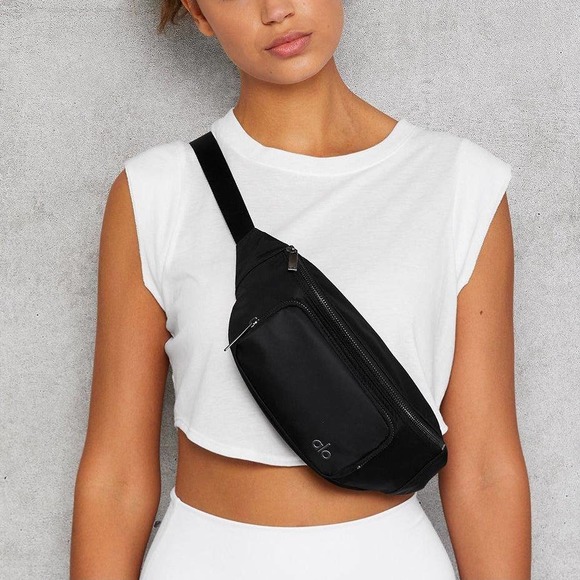 ALO Yoga Handbags - ALO YOGA Seeker Fanny Pack Black